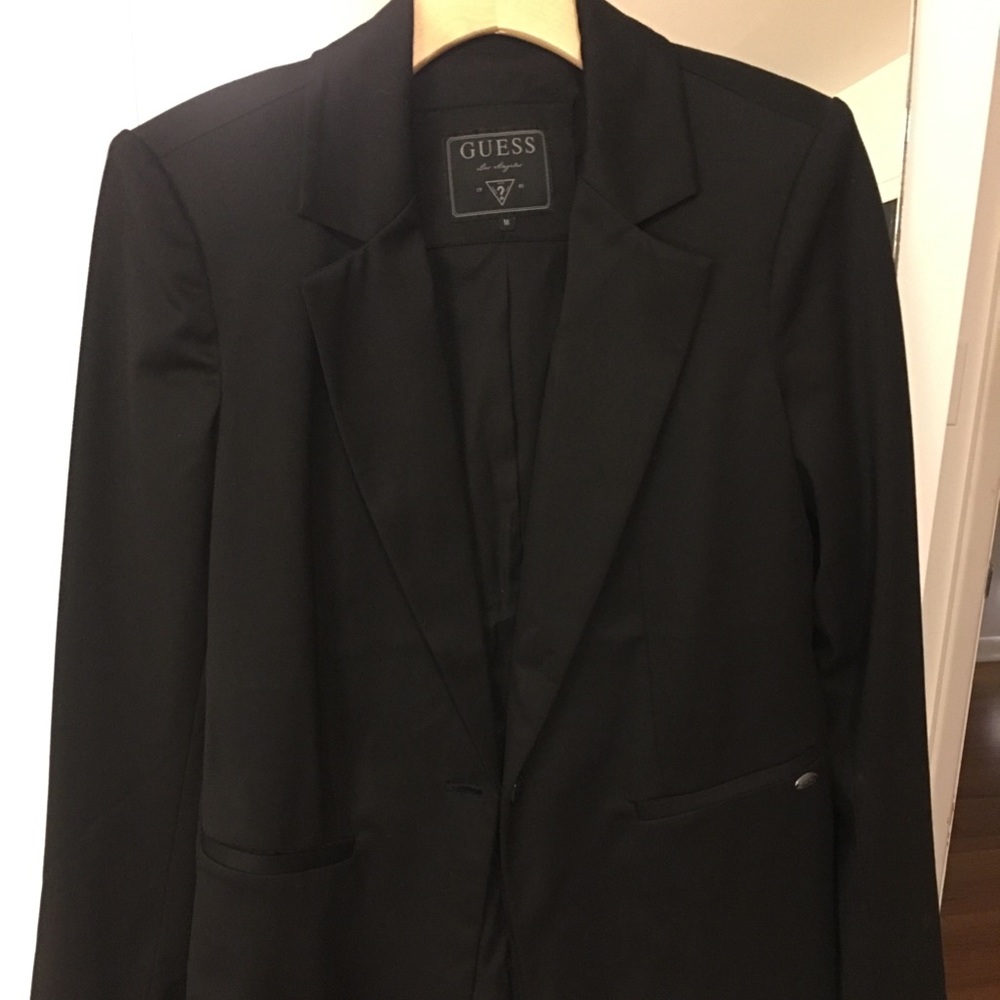💰💸 DROP💰💸 •• NWT Black Guess Blazer